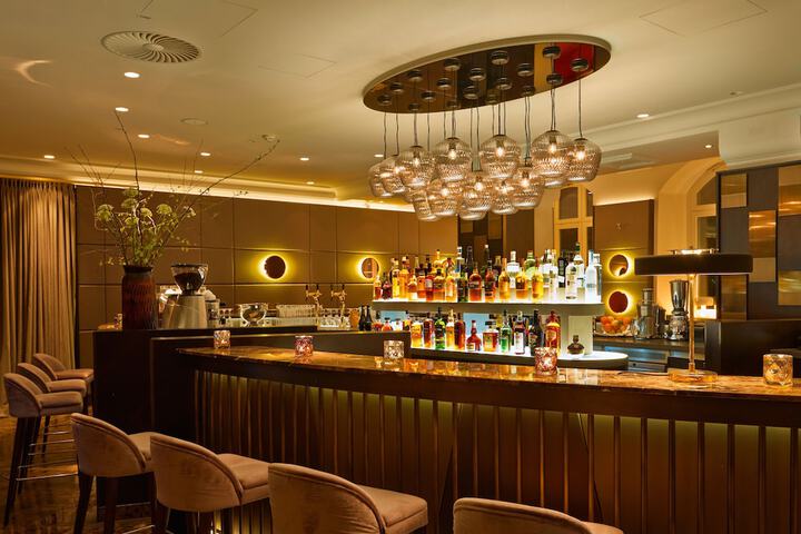 Lounge 47 of 67