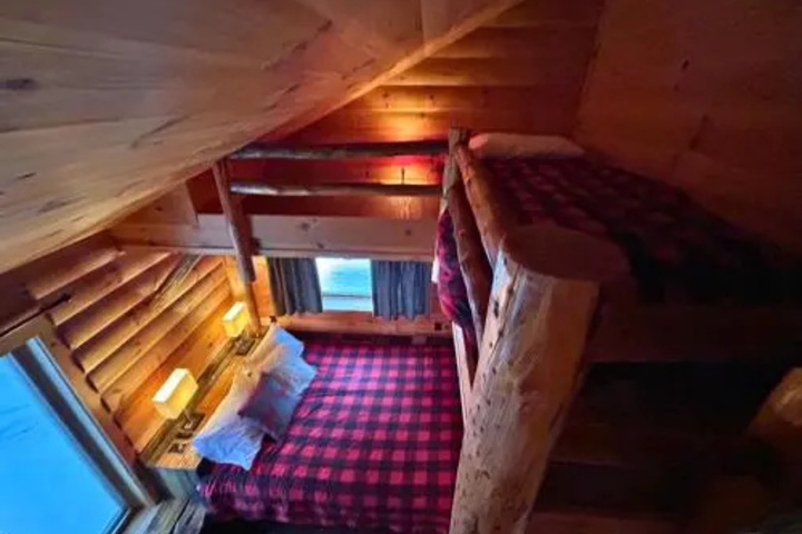 Room 5 of 17