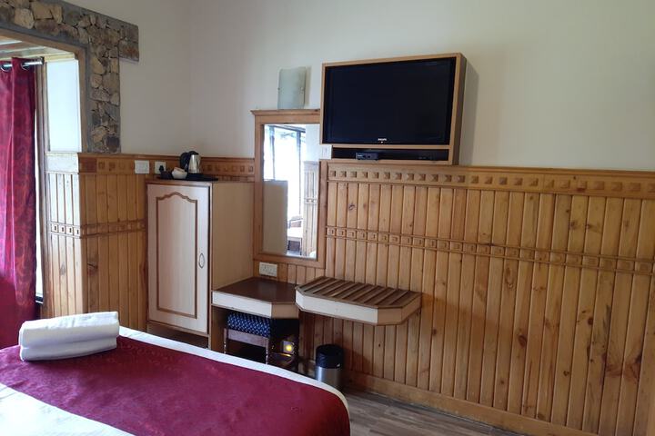 Room 8 of 27
