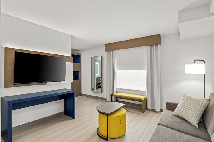 Room 18 of 48