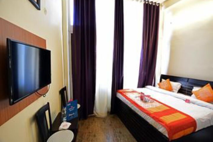 Room 11 of 25