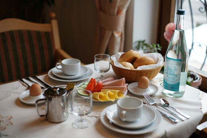 Dining 53 of 65