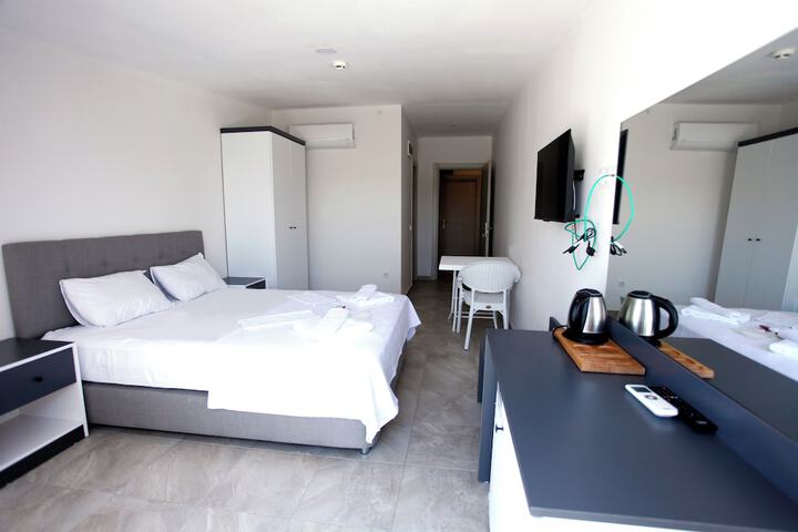 Room 10 of 34