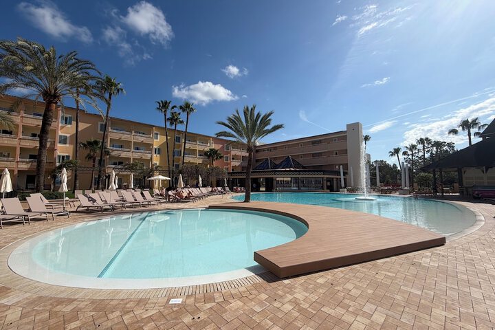 Hotel Pool