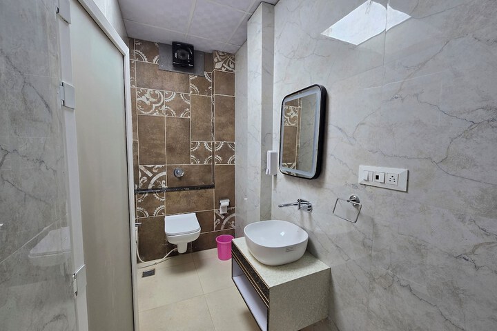 Room 12 of 20