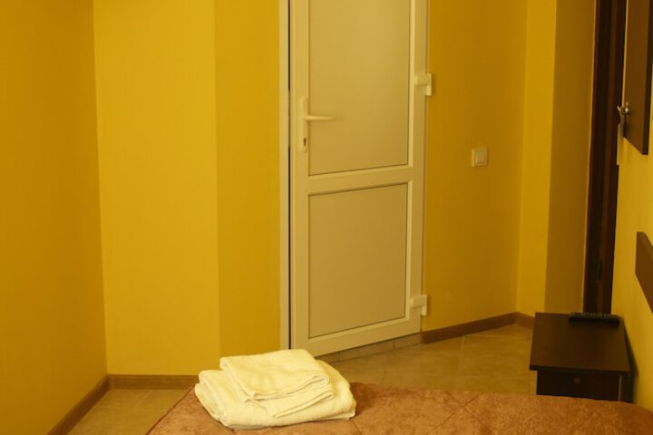 Room 17 of 60
