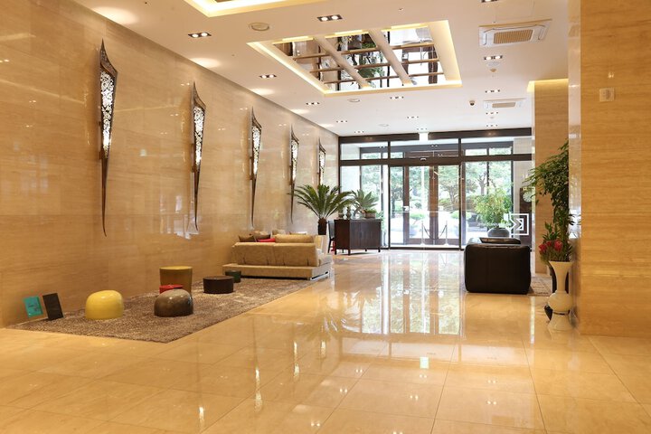 Hotel 2 of 77