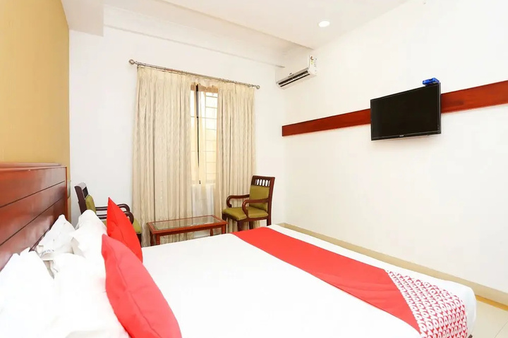 Room 5 of 16
