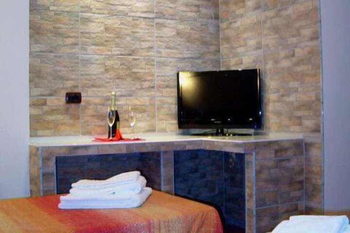 Room 13 of 25