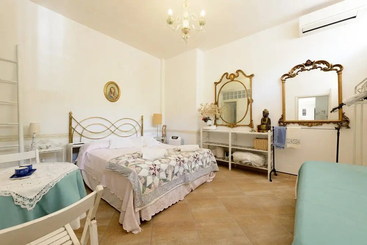 Room 5 of 13