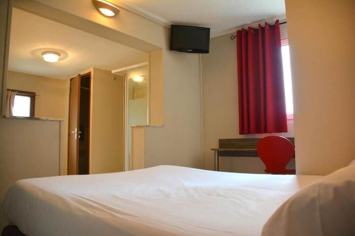 Room 3 of 20