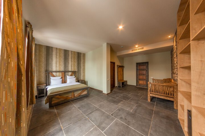 Room 43 of 93