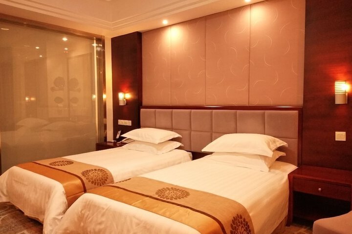 Room 13 of 30