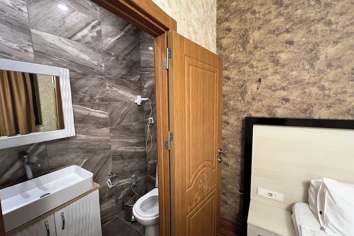 Room 47 of 74