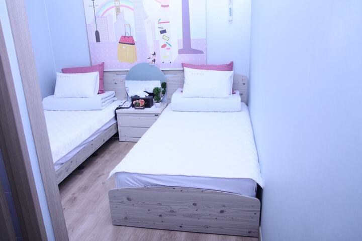Room 28 of 70
