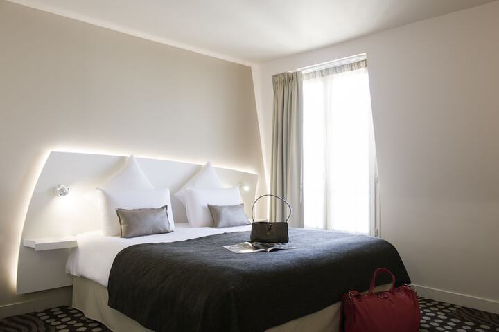 Room 3 of 44