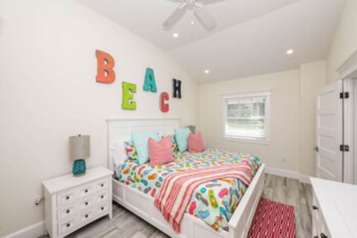 Room 6 of 12