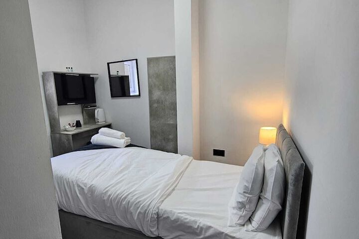 Room 5 of 38