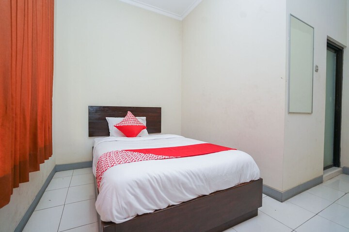 Room 35 of 64