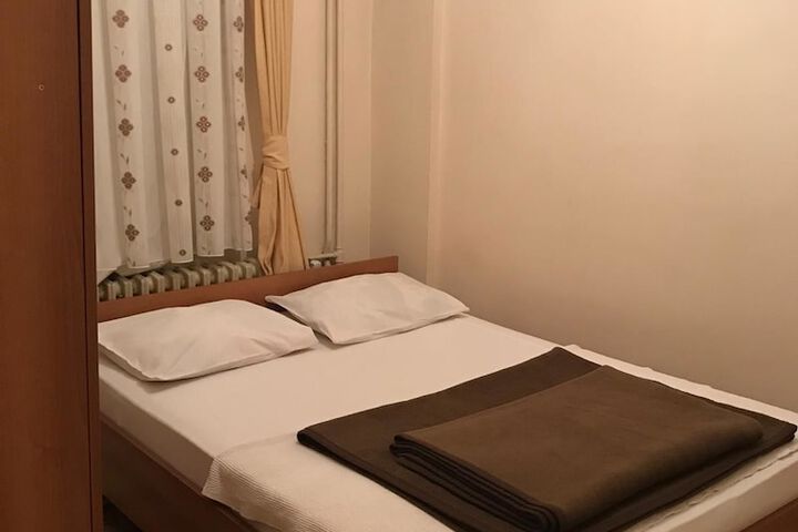 Room 9 of 15