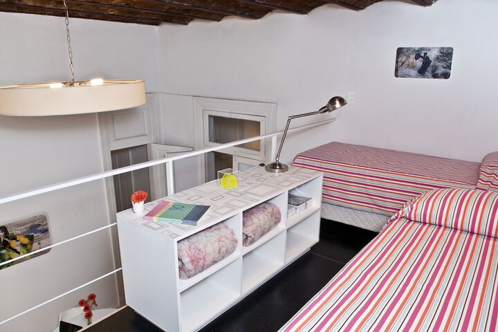 Room 10 of 25