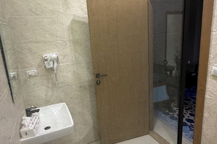 Room 20 of 38