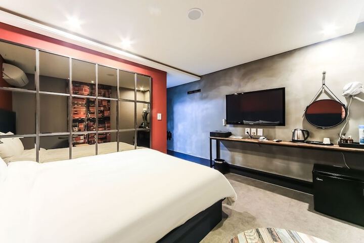 Room 19 of 40