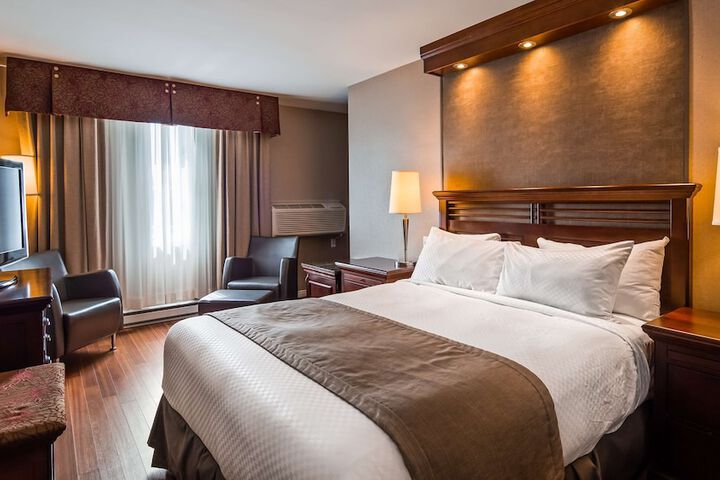 Room 27 of 61
