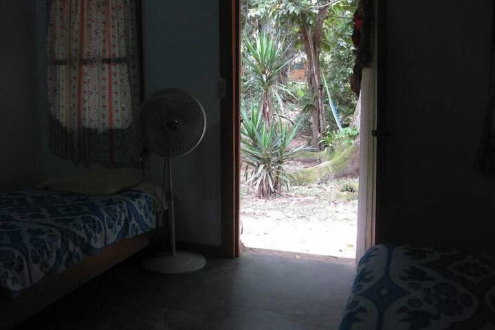 Room 6 of 12
