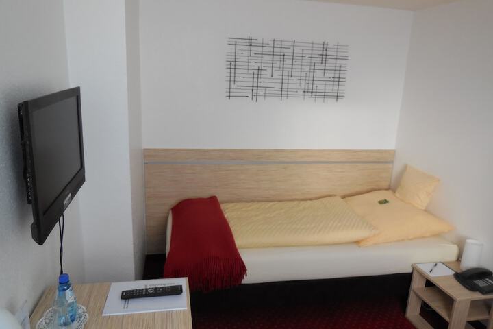 Room 13 of 38