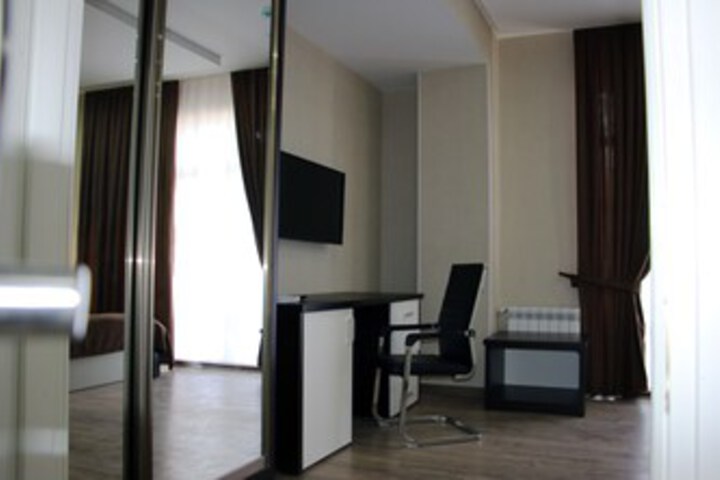 Room 10 of 15