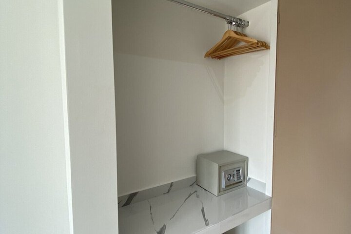 Room 3 of 117