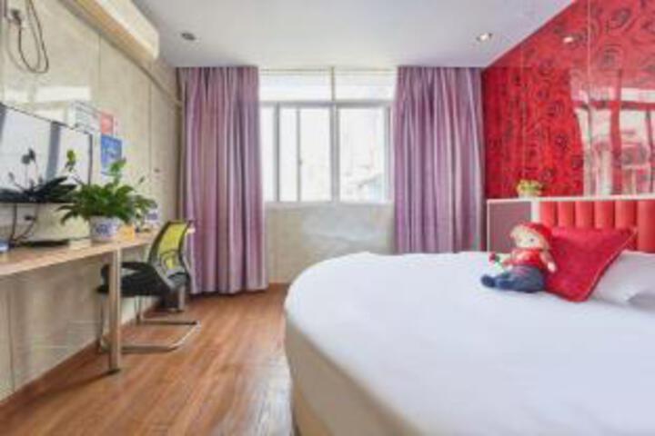 Room 5 of 6