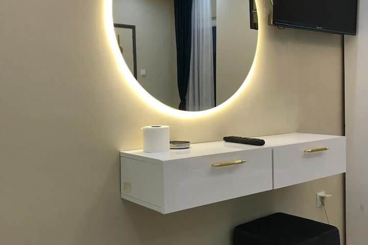 Room 15 of 40