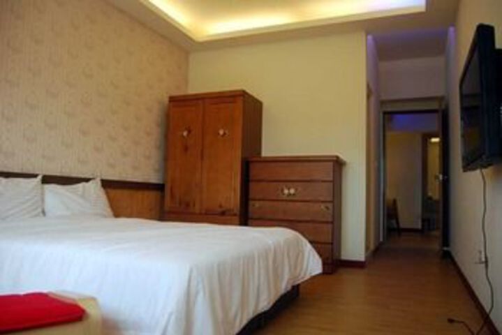 Room 8 of 14