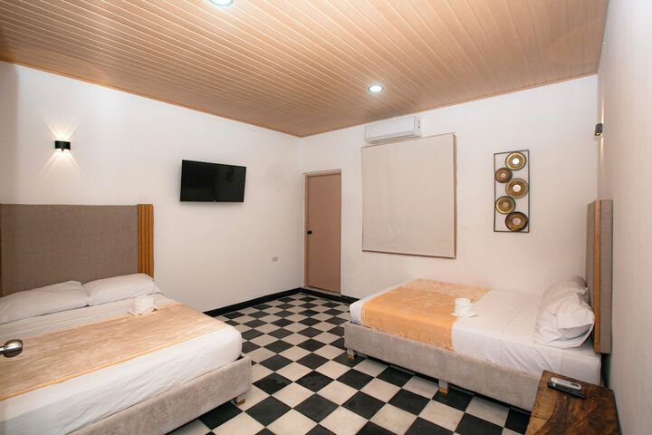 Room 7 of 39