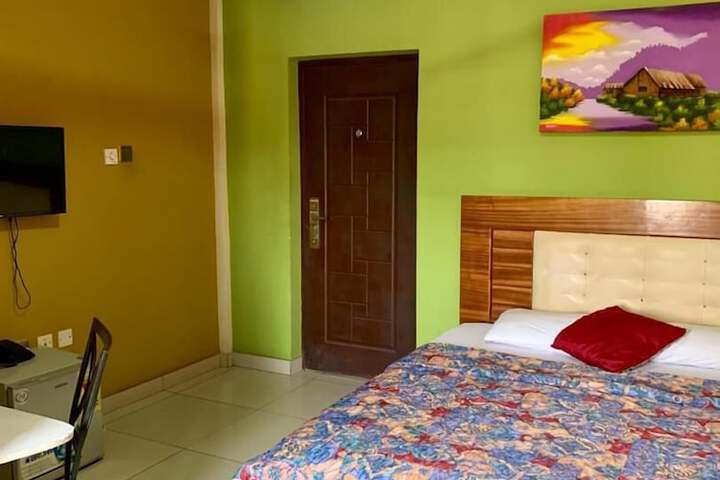 Room 7 of 14