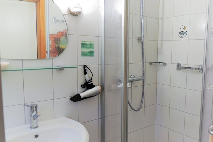 Room 203 of 272