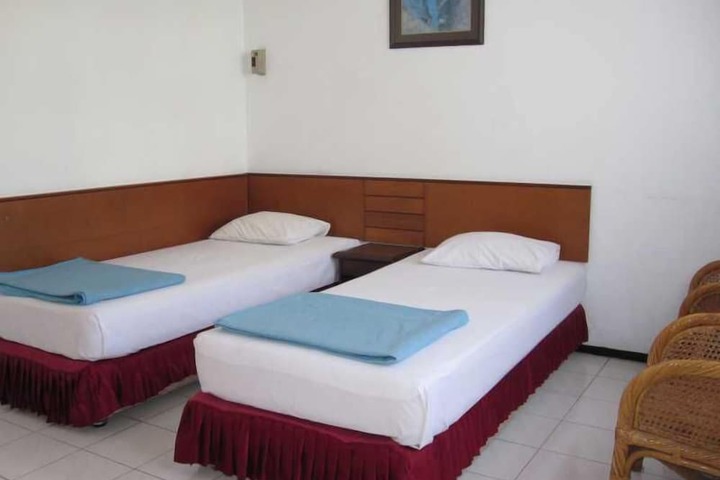 Room 4 of 13