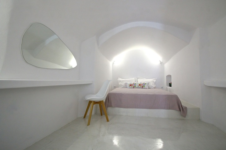 Room 3 of 77