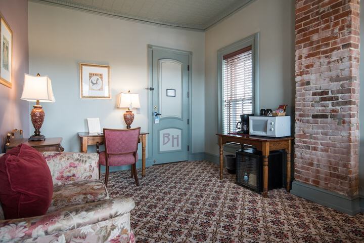 Quadruple Executive Queen Bed (1 of 16)