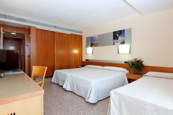 Room 9 of 75