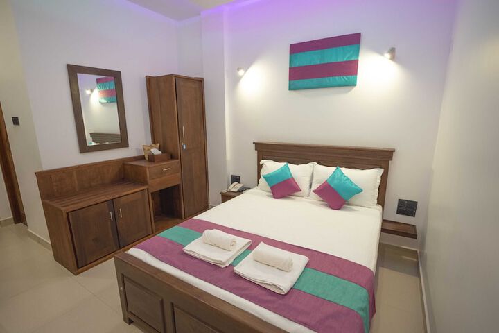 Room 4 of 76