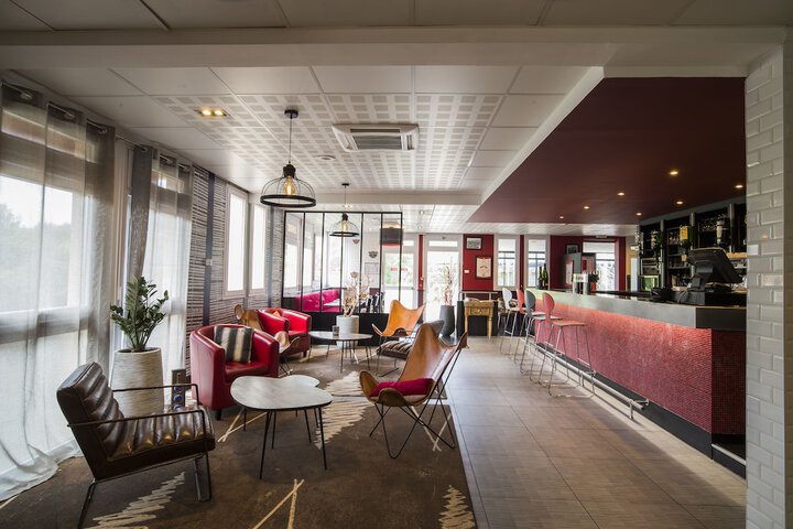 Lounge 59 of 75