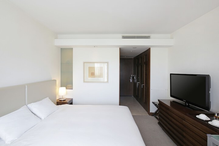 Room 11 of 39