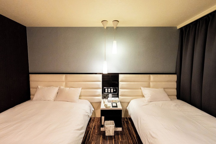 Room 27 of 239