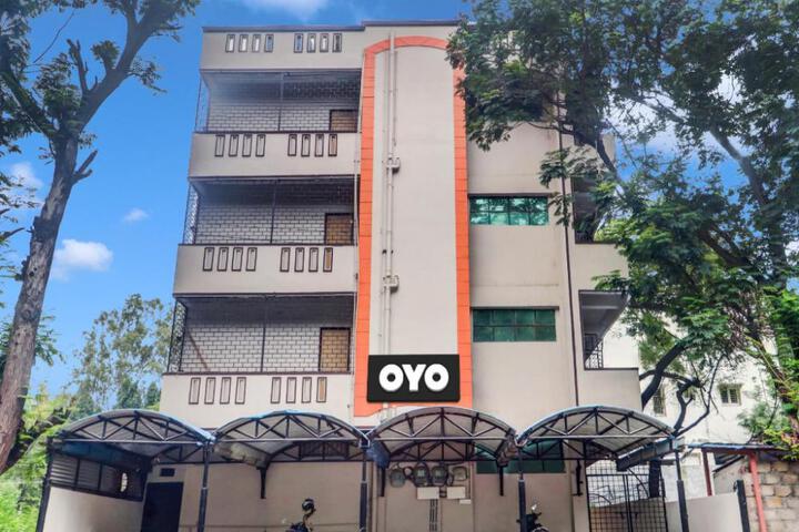 Hotel O S Grand Residency