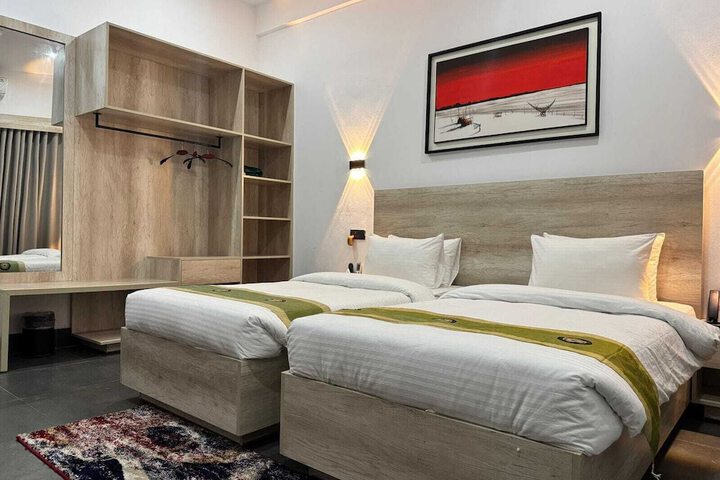 Room 8 of 19