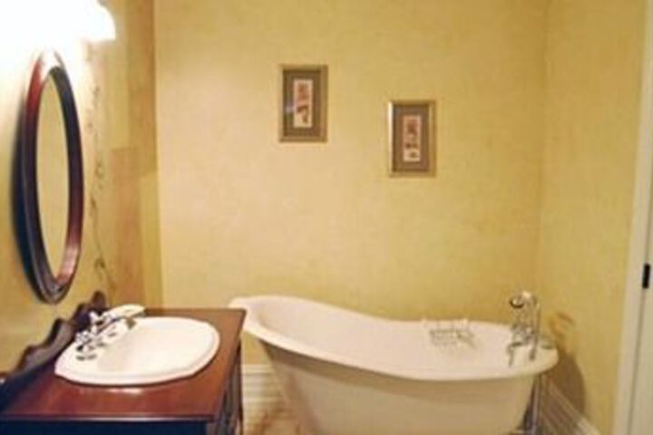Room 12 of 100