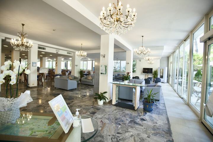 Entrance & Lobby